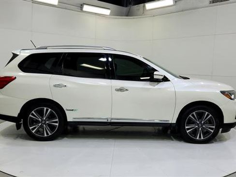 Used 2017 Nissan Pathfinder Platinum w/ Cargo Package AWD/4WD image 9