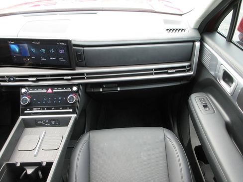 Used 2025 Hyundai Santa Fe SEL FWD image 16