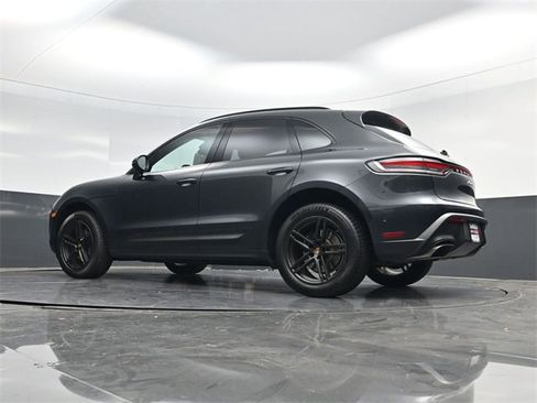 Used 2022 Porsche Macan image 57