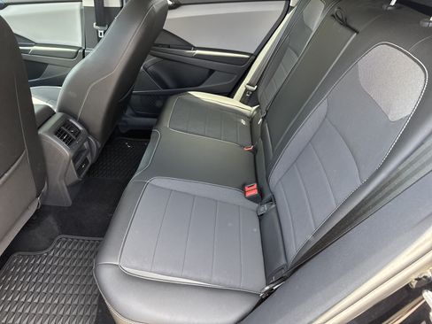 Certified 2023 Volkswagen Taos SE w/ Black Wheel Package FWD image 6