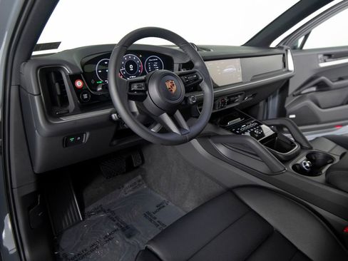 New 2026 Porsche Cayenne image 4
