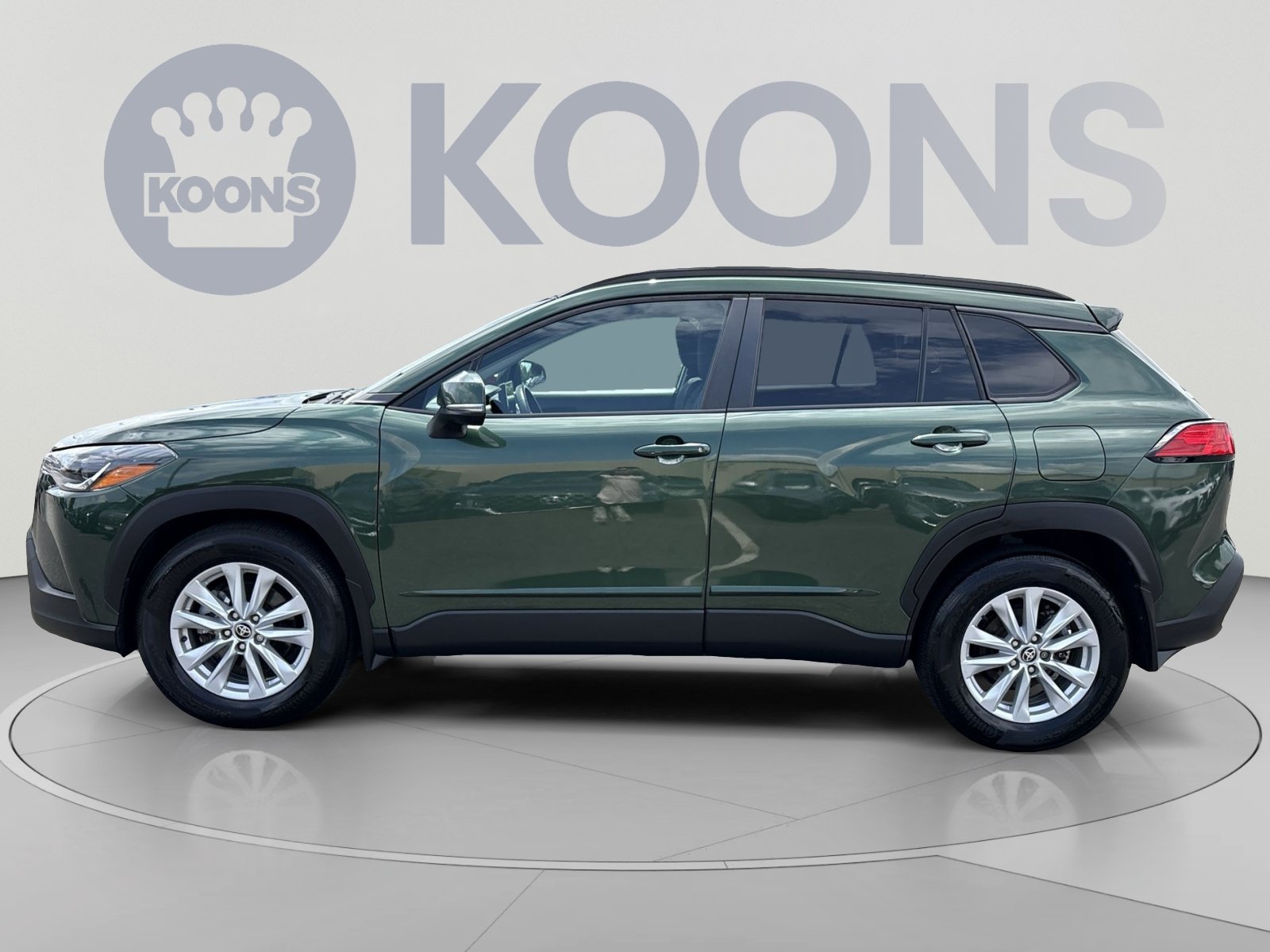 Used 2023 Toyota Corolla Cross LE AWD/4WD image 2