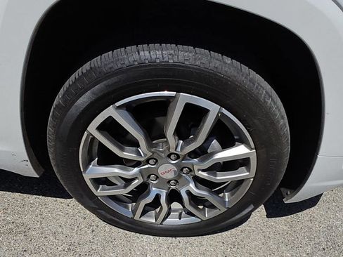 Used 2024 GMC Terrain Denali w/ Denali Premium Package AWD/4WD image 4
