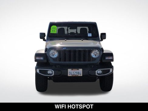 Used 2026 Jeep Gladiator Sport AWD/4WD image 3