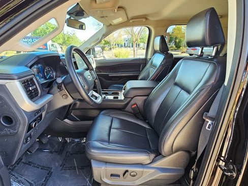 Used 2024 Ford Expedition XLT image 14