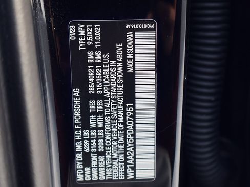 Certified 2023 Porsche Cayenne Platinum Edition image 26