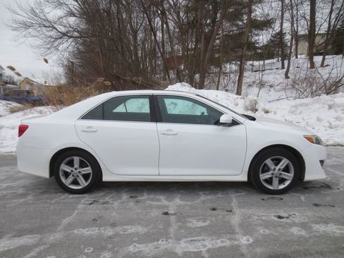 Used 2013 Toyota Camry image 11