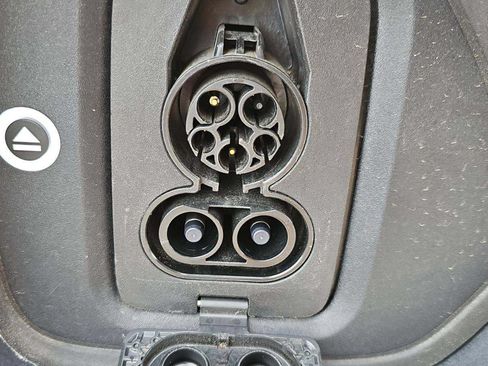 Used 2025 Rivian R1S Adventure AWD/4WD image 15