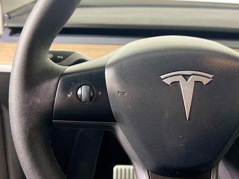 Used 2024 Tesla Model Y Long Range image 18