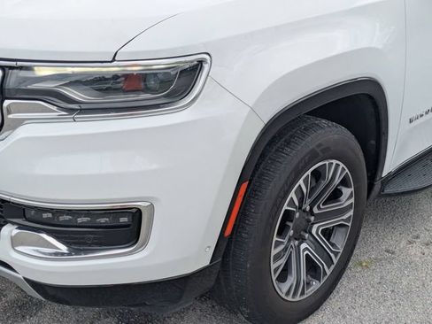 Used 2024 Jeep Wagoneer Series II w/ Flexible Seating Group RWD image 9