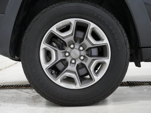 Used 2019 Jeep Cherokee Trailhawk w/ Comfort/Convenience Group image 5