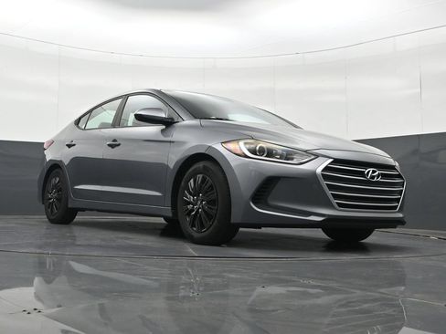 Used 2017 Hyundai Elantra SE FWD image 35