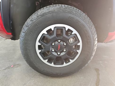 Used 2025 Toyota Tacoma TRD Off-Road AWD/4WD image 21