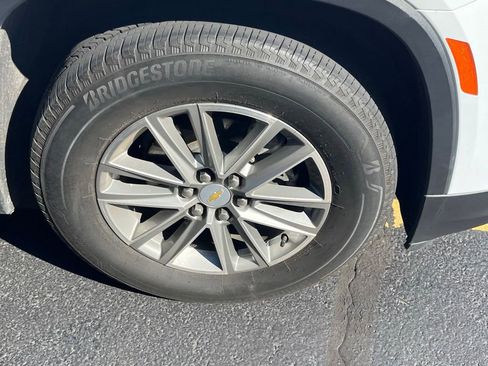 Used 2023 Chevrolet Traverse LT AWD/4WD image 5
