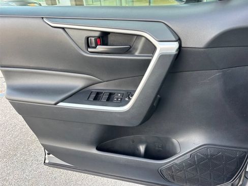Used 2020 Toyota RAV4 LE FWD image 12