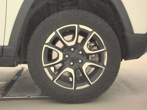 Used 2024 Jeep Compass Trailhawk image 11