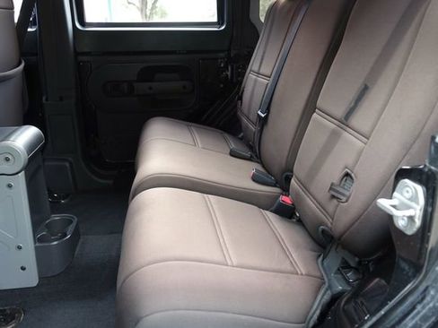 Used 2010 Jeep Wrangler Unlimited Sport image 16