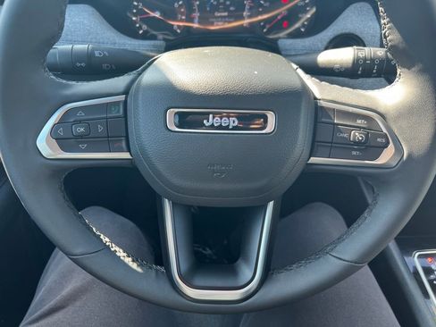 Used 2024 Jeep Compass Latitude w/ Convenience Group AWD/4WD image 19
