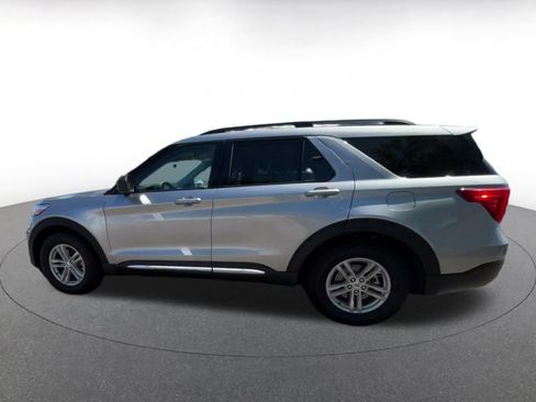 Used 2024 Ford Explorer XLT w/ Equipment Group 202A RWD image 6