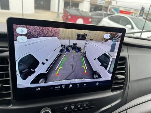 Used 2022 Ford E-Transit 148 High Roof Extended image 24