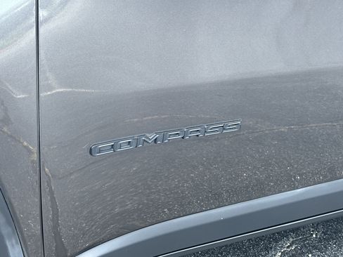 Used 2018 Jeep Compass Latitude w/ Popular Equipment Group FWD image 14