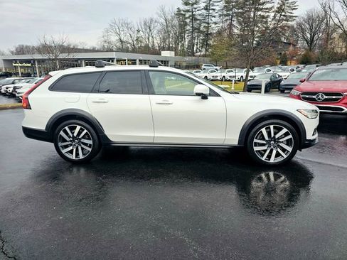 Used 2023 Volvo V90 B6 Cross Country Ultimate image 8