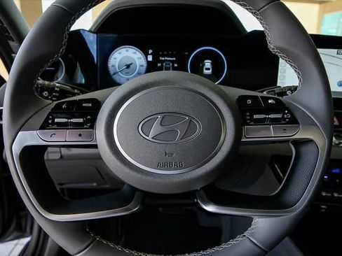 Used 2024 Hyundai Elantra SEL w/ Convenience Package image 15