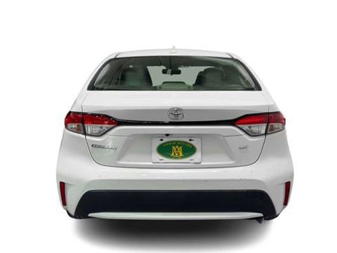 Used 2021 Toyota Corolla LE FWD image 3