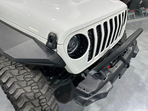 Used 2023 Jeep Gladiator Sport AWD/4WD image 15