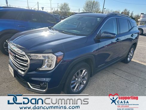 Used 2023 GMC Terrain SLT AWD/4WD image 1
