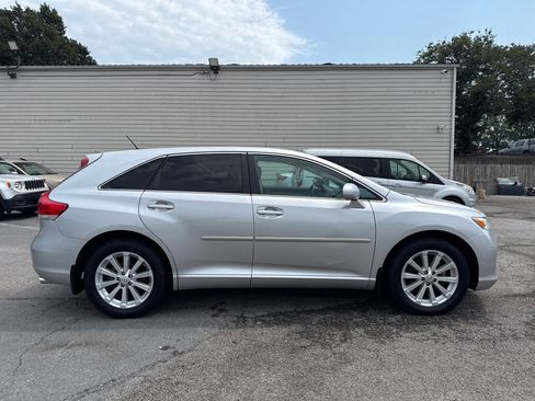 Used 2010 Toyota Venza FWD image 5