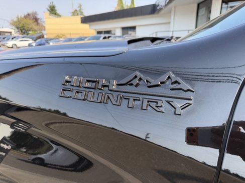 Used 2019 Chevrolet Silverado 1500 High Country w/ High Country Premium Package AWD/4WD image 15