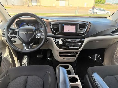 Used 2023 Chrysler Voyager LX FWD image 32