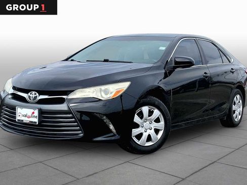 Used 2015 Toyota Camry LE FWD image 1