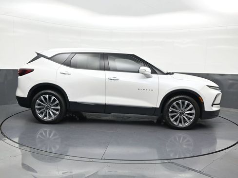 Used 2023 Chevrolet Blazer Premier w/ Driver Confidence II Package FWD image 7