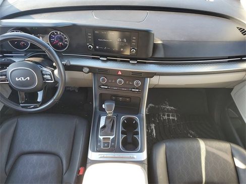 Used 2024 Kia Carnival LX image 11