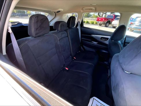 Used 2017 Nissan Murano S w/ Navigation Package image 18