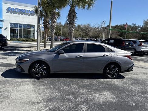 Used 2024 Hyundai Elantra Limited image 10