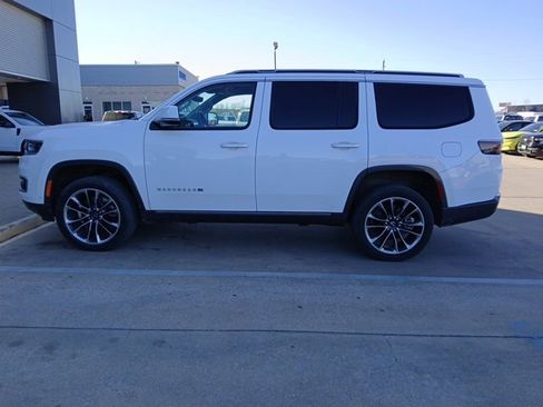 Used 2022 Jeep Wagoneer Series III w/ Premium Group I image 9