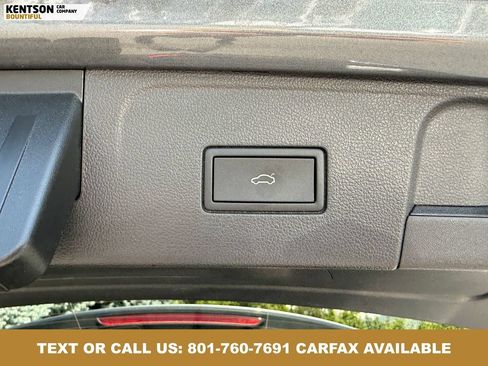 Used 2025 Volkswagen Atlas SE AWD/4WD image 32