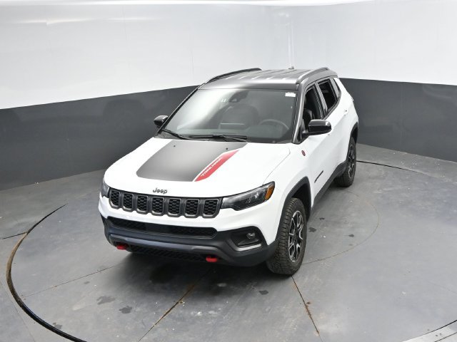 Used 2025 Jeep Compass Trailhawk AWD/4WD image 37