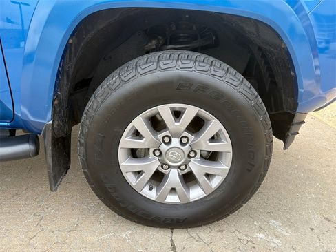 Used 2017 Toyota Tacoma SR5 image 18