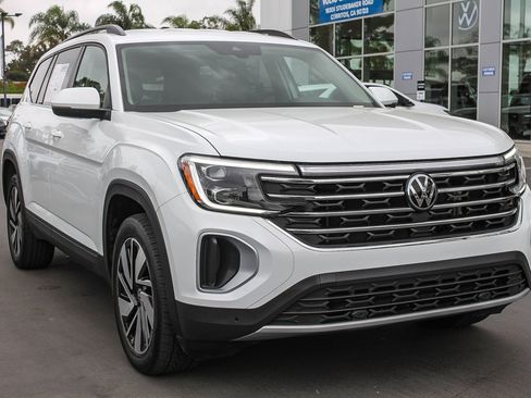 Used 2024 Volkswagen Atlas SE image 3
