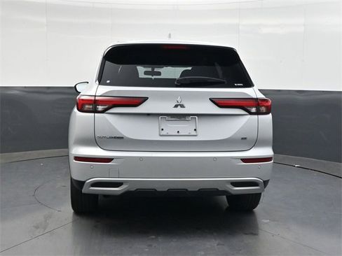 Used 2024 Mitsubishi Outlander SE image 5