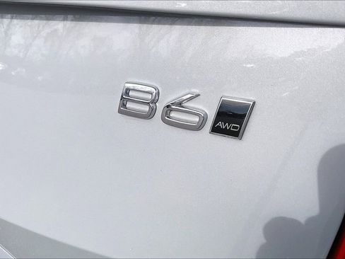 Used 2024 Volvo XC90 B6 Plus w/ Protection Package Premier image 14