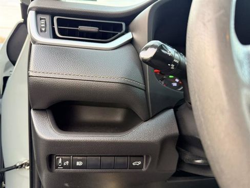 Used 2019 Toyota RAV4 XLE AWD/4WD image 33