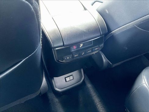 Used 2022 Toyota Highlander XLE image 29