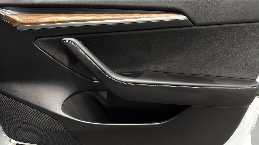 Used 2023 Tesla Model 3 Standard Range RWD image 9