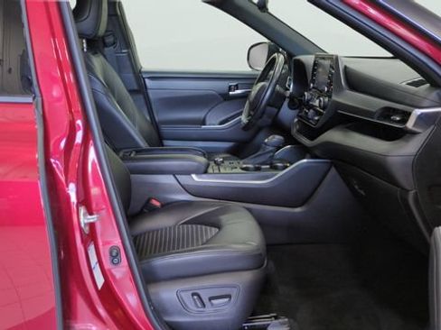 Used 2021 Toyota Highlander XSE AWD/4WD image 13