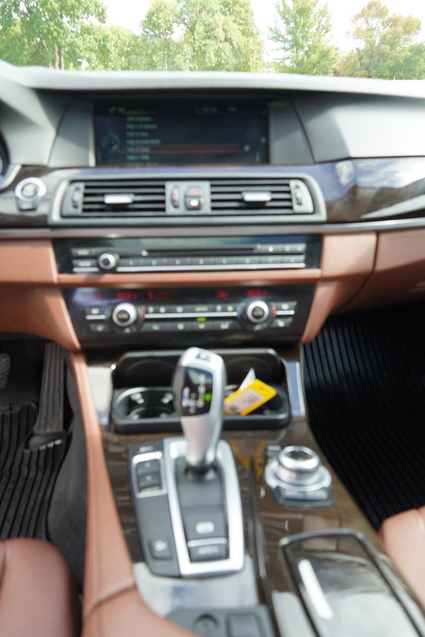 Used 2013 BMW 528i xDrive Sedan AWD/4WD image 19
